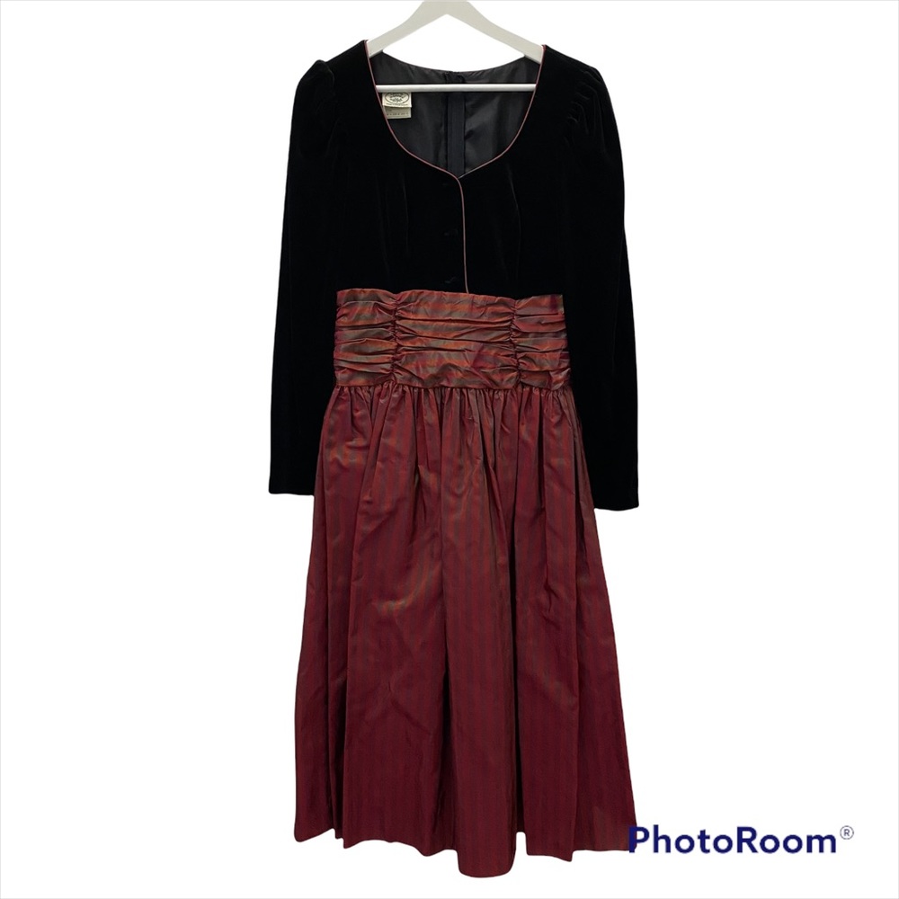 Laura Ashley 1980’s Velvet/ Tafetta Dress size 12